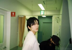 Atomu Mizuishi Instagram - photo by @mmio_kudo 

また皆で皆んなの前に立てますよう

#極楽牢屋敷
#キラメイジャー