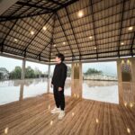 Atta Halilintar Instagram - 🥹Pesantren @ahhabinaumma + Masjid. Semua pembangunan & perbaikan hampir rampung 85 % 🖤 AULA, Tempat belajar, Masjid, Toilet, Tempat Mandi, Kelas2 tambahan dll. Tinggal pengeboran air dan toilet masjid. Semoga jadi tempat untuk anak2 santrii semangat belajarnya ya.. Besar harapan jadi bermanfaat buat agama, bangsa, negara 🇲🇨🖤 Tepat di hari Maulid nabi saw