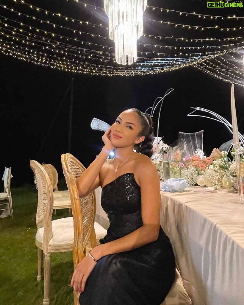 Aulia Sarah Instagram - what a beautiful wedding party of @enzystoria and Maulana Kasetra ✨✨ congratulations love birds 🖤🖤 #ENZupwithMOL Six Senses Uluwatu