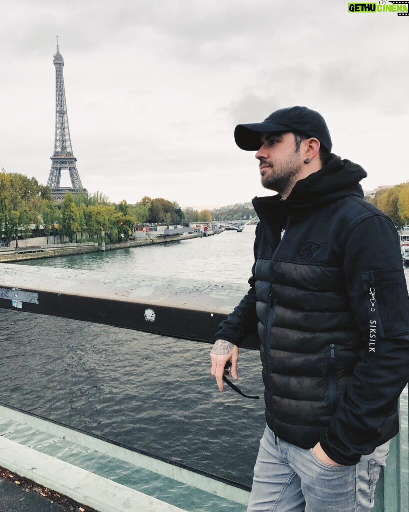 AuronPlay Instagram - 🙃 Paris, France