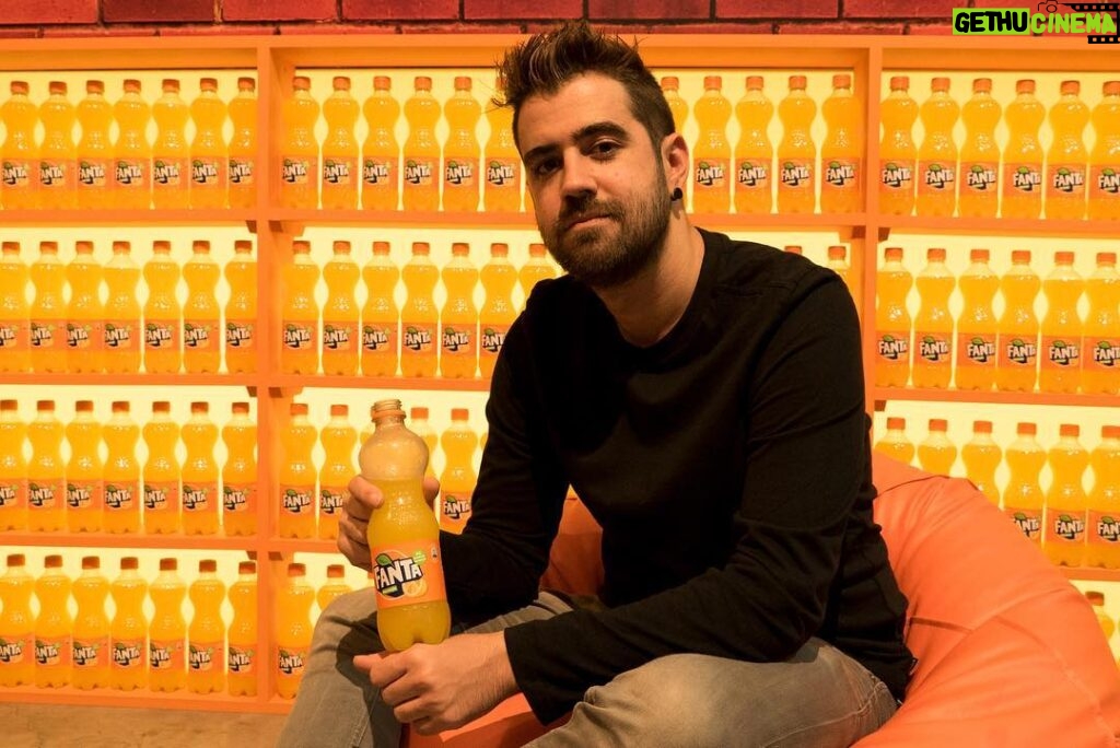 AuronPlay Instagram - Caramedusas, ayer subí nuevo vídeo donde también os cuento un poquito lo bien que lo pasamos en el M&G de @fanta_esp, #FantabyUs