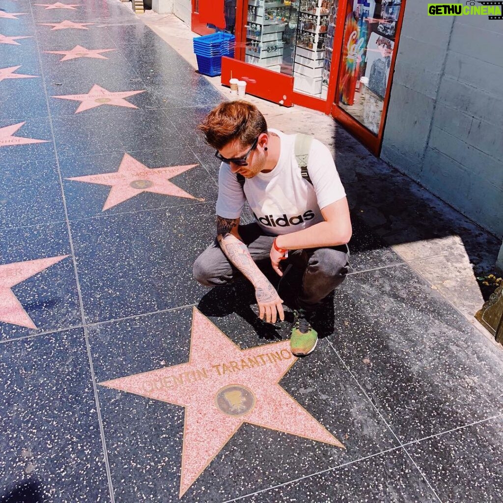 AuronPlay Instagram - Leonardo dicaprio (mi actor favorito) no tiene una estrella en el paseo de la fama, así que me la hago con Tarantino (mi director favorito) 🔥 Hollywood Walk of Fame