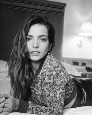 Aurora Ruffino Instagram - Buon inizio settimana a tutti! ♥️ Ph: @milli_madeleine Press: @dicarlorella Stylist: @marvi_marver