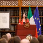 Aurora Ruffino Instagram - “Manifesto del cambiamento” di @giov_caccamo è arrivato a Palazzo Madama, sede del Senato della Repubblica. È stato un onore per me aver avuto la possibilità di raccontare brevemente la mia parola di cambiamento e di condividere il mio pensiero sul suo significato. “Consapevolezza” è la parola che ho scelto. Consapevolezza intesa come capacità di riconosce l’essenza presente in ognuno di noi, nella natura e in qualsiasi altra forma di vita. Si tratta, quindi, della capacità di riconoscersi non solo nell’altro ma anche nel flusso di tutto ciò che è vivo e che costantemente cambia, evolve e si trasforma. ♥️ #manifestodelcambiamento #consapevolezza #senatodellarepubblica