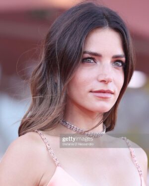 Aurora Ruffino Instagram - Quest’anno ho avuto l’occasione di partecipare all’ 80ª edizione del Festival del Cinema di Venezia per presentare la mini serie “The Red Rail” prodotta da @campari.it e realizzata in collaborazione con il @csc_scuolanazionaledicinema  È stato bello tornare al centro sperimentale di cinematografia per girare questo progetto destinato a supportare gli studenti e i futuri talenti del cinema. 

Un grazie speciale a
@campari.it 
@pronovias 
@messika  @aquazzura 
@cotrilspa 
@armanibeauty 
@maxmontingelli 
@sgpitalia 

#venezia80 #labiennale #camparicinema #redpassion