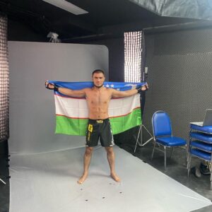 Avliyohon Hamidov Instagram - Ассалому алайкум!!! Биз мусобка буладигон жойга келиб жойлашдик Худо хохласа бойга озгина колди дуода булиб турилар 🇺🇿🤲хаммага рахмат каттакон. @pardaev_ozod @onechampjp @onechampionship @otabek_muhammadalievich @bugun_sport @ufctv_uz @uzbek_warriors @uz_mmaa_ @vodiy_mma_uz @uzmmaufc @oktogonuz @uzsport_no1 @uznews @uz_combat @johongir_karabaev @fido9767 @asrorhamidov_official #bismillah #lahavlavalaquvvataillabillah