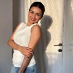 Avneet Kaur Instagram - in my clean girl era 🤍🌅