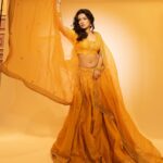 Avneet Kaur Instagram - Love and light 💛🪔✨ Outfit @jigarmaliofficial Styling @littlepuffsofhappiness 📸 @kakali_das_photography