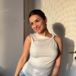 Avneet Kaur Instagram - in my clean girl era 🤍🌅
