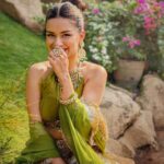Avneet Kaur Instagram - Shaadi ka season hai 💚💛 #mehendi Outfit:- @studiobagechaa Earings:- @chandrakalm_jewellery Stylist:- @_vaishnavii.3011 @styledbykashishmutha Pune, Maharashtra