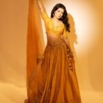 Avneet Kaur Instagram - Love and light 💛🪔✨ Outfit @jigarmaliofficial Styling @littlepuffsofhappiness 📸 @kakali_das_photography