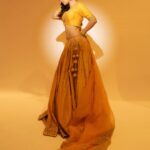 Avneet Kaur Instagram - Love and light 💛🪔✨ Outfit @jigarmaliofficial Styling @littlepuffsofhappiness 📸 @kakali_das_photography