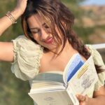 Avneet Kaur Instagram - Happiest around 📖💗🌸 Wearing @shopseoraa 📷 @sonianandra