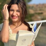 Avneet Kaur Instagram - Happiest around 📖💗🌸 Wearing @shopseoraa 📷 @sonianandra