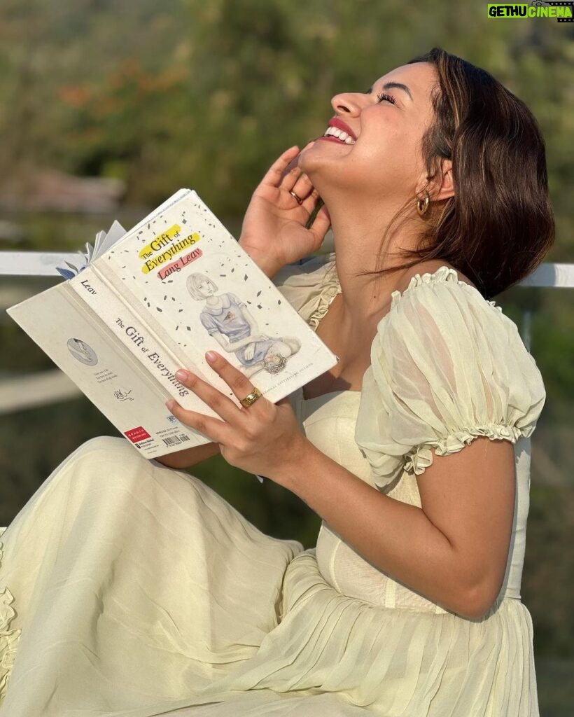 Avneet Kaur Instagram - Happiest around 📖💗🌸 Wearing @shopseoraa 📷 @sonianandra