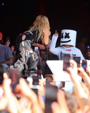 Avril Lavigne Instagram - A Bitchin Summer..Vegasss 🥵
@marshmello @beatboxbeverages