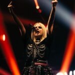 Avril Lavigne Instagram - Huge thank you to my fans, band, crew, @phem, and @girlfriends for a kickass Europe & UK Tour 🧡🖤 I’ll never forget these shows