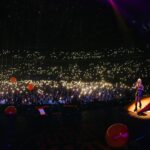Avril Lavigne Instagram - Huge thank you to my fans, band, crew, @phem, and @girlfriends for a kickass Europe & UK Tour 🧡🖤 I’ll never forget these shows