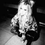 Avril Lavigne Instagram – New York nights with @nylonmag in archive @viviennewestwood