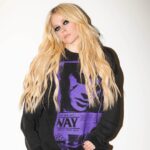 Avril Lavigne Instagram – 💜🖤