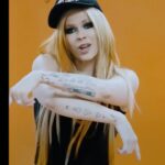 Avril Lavigne Instagram - Ok, so if you came out to the Mainstream Sellout Tour then you know that every night was a mother fkn blast. Not only was my set fun as fuck I jumped up with Kells every night when we performed “Bois Lie” for you all. So here it is…OUR “BOIS LIE” MUSIC VIDEO that we shot during the tour this summer OUT NOW!!!! @machinegunkelly