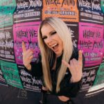 Avril Lavigne Instagram - @whenwewereyoungfest drinking my Avril @beatboxbeverages Pink Lemonade, performing “Fake As Hell” with @alltimelow and watching my Sk8er Dad @tonyhawk sk8 vert. 🛹🛹 Las Vegas, Nevada