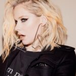 Avril Lavigne Instagram - 🖤🤍 Paris, France