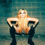 Avril Lavigne Instagram - The less we talk, the more I miss you 🖤💕#ImAMess