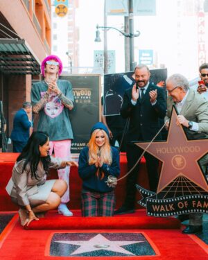 Avril Lavigne Instagram - The unveiling of my star on the Hollywood Walk Of Fame. ⭐️🥂🤘🏻