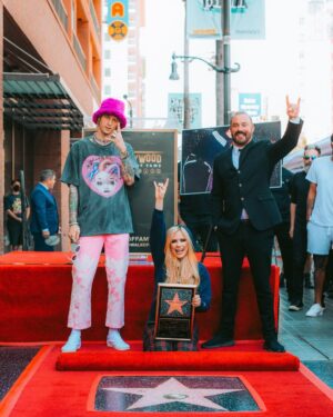 Avril Lavigne Instagram - The unveiling of my star on the Hollywood Walk Of Fame. ⭐️🥂🤘🏻