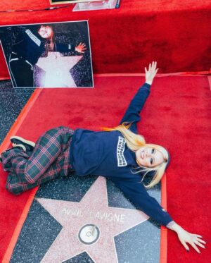 Avril Lavigne Instagram - The unveiling of my star on the Hollywood Walk Of Fame. ⭐️🥂🤘🏻