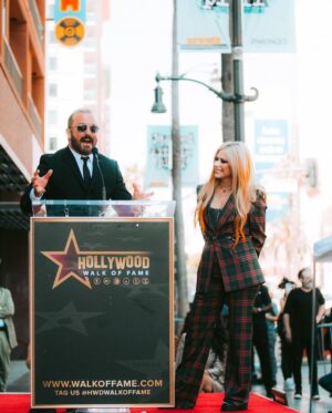 Avril Lavigne Instagram - The unveiling of my star on the Hollywood Walk Of Fame. ⭐️🥂🤘🏻