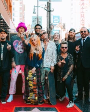 Avril Lavigne Instagram - The unveiling of my star on the Hollywood Walk Of Fame. ⭐️🥂🤘🏻