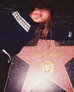 Avril Lavigne Instagram - The unveiling of my star on the Hollywood Walk Of Fame. ⭐️🥂🤘🏻