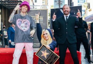 Avril Lavigne Instagram - Look Mom. I got a star on the Hollywood Walk of Fame ⭐️