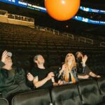Avril Lavigne Instagram - We’ve been having a ball out here 🧡💀🖤 #bitemetour