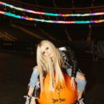 Avril Lavigne Instagram - We’ve been having a ball out here 🧡💀🖤 #bitemetour