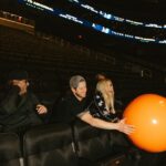 Avril Lavigne Instagram - We’ve been having a ball out here 🧡💀🖤 #bitemetour