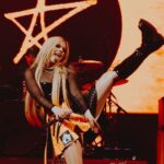 Avril Lavigne Instagram - The energy on this tour is beyond epic. 🧡💀🖤 #BiteMeTour