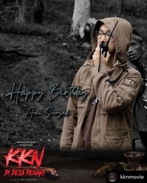 Awi Suryadi Instagram - Reposted • @kknmovie Selamat ulang tahun, @awisuryadi! 🎉

Poster baru. Trailer baru. DITUNGGU ya teman-teman!

#KKNDiDesaPenari 
#KKNMovie