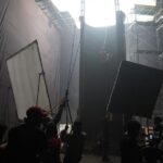 Awi Suryadi Instagram - Tiga sumur dibangun oleh tim art untuk kebutuhan semua shot di film @kisahtanahjawa_md @kisahtanahjawa Pocong Gundul. Sumur pertama dengan kedalaman tiga meter di lokasi pohon beringin. Sumur kedua & ketiga dengan kedalaman sepuluh meter di studio. Sumur kedua full lingkaran sementara sumur ketiga 3/4 lingkaran dengan kaca aquarium untuk pergerakan kamera dan kebutuhan shot underwater. Semua adegan manjat memanjat dengan sling dilakukan sendiri oleh pemain @devamahenra @delladartyan Ikuti Petualangan Hao & Rida di bioskop sekarang!