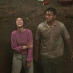 Awi Suryadi Instagram - Friendship goals: yuk nonton film @kisahtanahjawa_md @kisahtanahjawa Pocong Gundul sama besties di bioskop HARI INI!