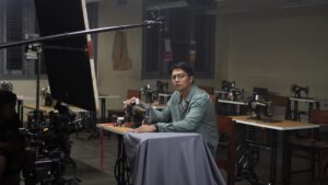 Awi Suryadi Instagram - Ada yang sekolahnya bekas kuburan juga seperti sekolah Sari?

Film @kisahtanahjawa_md @kisahtanahjawa SEDANG TAYANG DI BIOSKOP!