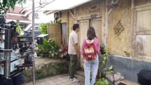 Awi Suryadi Instagram - 6 November 2022. Minggu Legi. Hari pertama syuting film @kisahtanahjawa @kisahtanahjawa_md Pocong Gundul di Yogyakarta.

Serentak gedor-gedor pintu bioskop setanah air mulai 21 September!