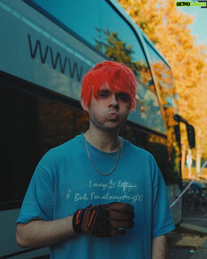 Awsten Knight Instagram - HEY CAN YOU PICK UP THAT WATER FOR ME