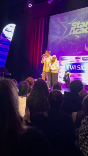 Axel Marbeuf Instagram - Heyyyy, je vous emmène avec moi pour un nouveau vlog 🎥On a fait notre premier Showcase à Fontainebleau avec Hélèna, Julien, Pierre et notre super marraine Vitaa ✨merci à vous d’avoir été si nombreux ça fait tellement plaisir d’enfin vous rencontrer 🩵 merci à la radio évasion pour cet événement ! On se revoit à la tournée !!!! 😌