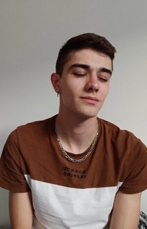 Axel Marbeuf Instagram - Vous avez été beaucoup plus nombreux et nombreuses à répondre que vous vouliez la version complète que ce que j'aurai pu imaginer alors la voici ! N'hésitez pas à partager et à me dire ce que vous en pensez ! Tag some friends 🙃
Une version toute en douceur, prise sur l'instant 🎶
@thevoice_tf1 @bberberes @pierreyvesduchesne