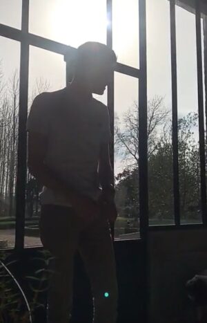 Axel Marbeuf Instagram - L'acoustique était ouf et merci @emma_massie_ pour la vidéo😘
Sorry pour le contre jour 😅

Wait till the end 🎤

N'hésite pas à partager 😋

@thevoice_tf1 @bberberes @pierreyvesduchesne