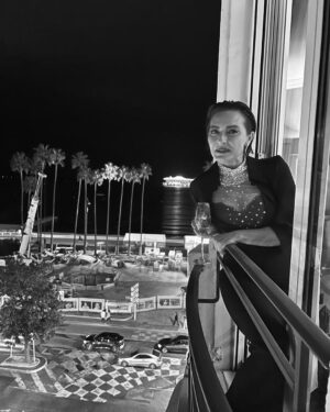 Ayça Bingöl Instagram - One fine day in Cannes🌟  Styling @ecesisik  Elbise @tanjubabacan  Küpe @uskuplukuyumculuk