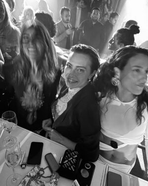 Ayça Bingöl Instagram - One fine day in Cannes🌟  Styling @ecesisik  Elbise @tanjubabacan  Küpe @uskuplukuyumculuk